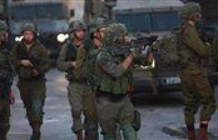 بالبلدي : استشهاد
      6
      فلسطينيين
      في
      غزة
      والاحتلال
      يعتقل
      ويحاصر
      مواطنين
      بالضفة
      الغربية