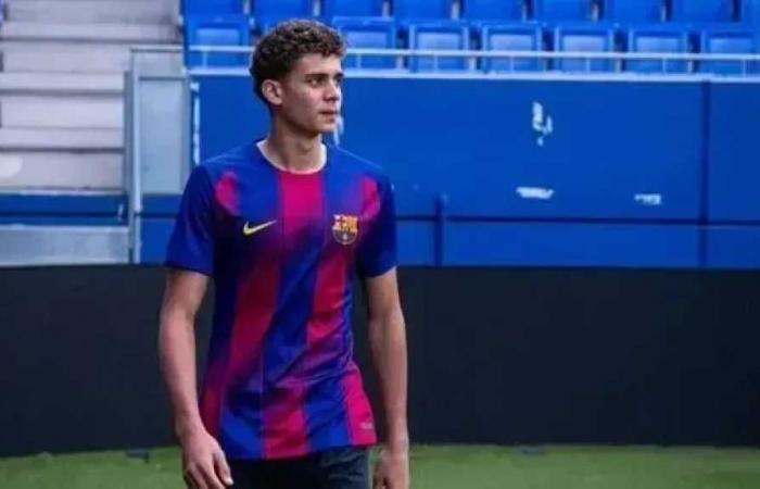 الأهلي
      يواجه
      برشلونة
      الليلة..
      فليك
      يختبر
      هجومه
      وحمزة
      عبد
      الكريم
      أمام
      فريقه
      السابق
