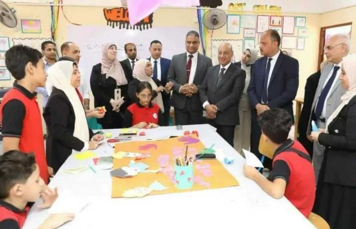 نائبا
      محافظ
      الوادي
      الجديد
      ووزير
      التعليم
      يتفقدان
      عددا
      من
      المدارس
      لبحث
      احتياجاتها
      استعدادا
      لدخول
      الخدمة
