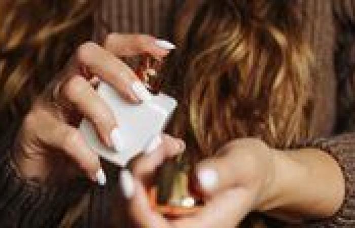 بالبلدي: خبراء
      يحذرون
      من
      رش
      العطر
      على
      الرقبة
      قبل
      الخروج
      مباشرة