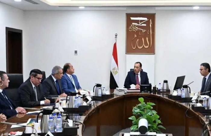 رئيس
      الوزراء
      يتابع
      الجهود
      المبذولة
      لتطوير
      آلية
      الدعم
      النقدي
      السلعي