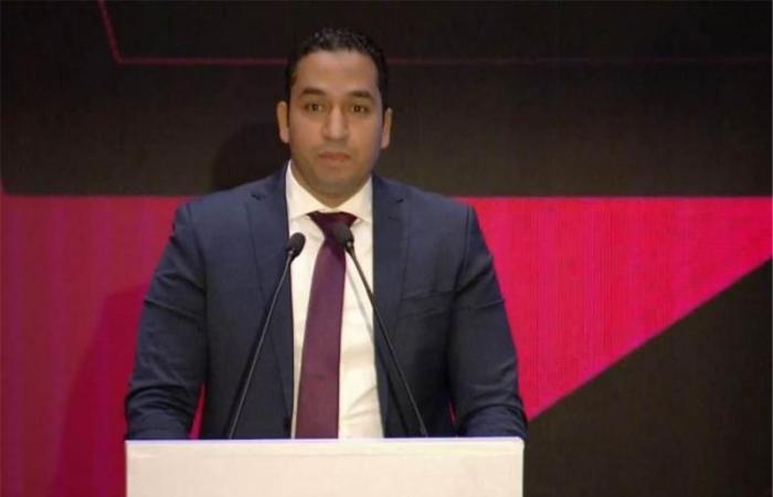 بالبلدي : طه
      عزت
      يكشف
      عن
      لوائح
      الموسم
      الجديد..
      ويرد
      على
      أنباء
      تشجيعه
      الزمالك