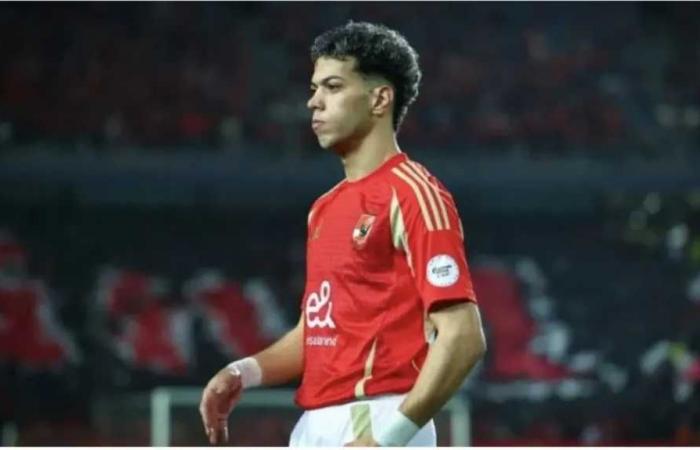 أحمد
      شوبير
      يكشف
      موقف
      الأهلي
      من
      رحيل
      إمام
      عاشور..
      ويحدد
      شرطًا
      وحيدًا
      للبيع