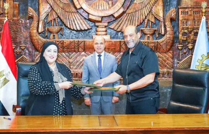 الغربية
      تواصل
      دعم
      التكتلات
      الاقتصاديةوتحول
      مطالب
      أصحاب
      الغزل
      والنسيج
      إلى
      خدمات
      مباشرة
      للعاملين