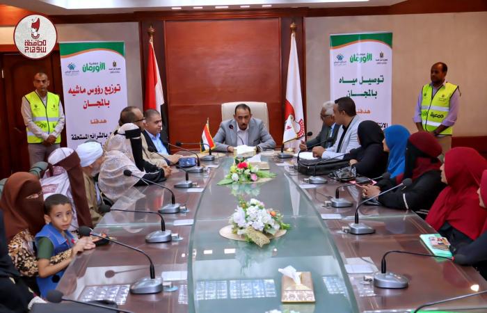 بالبلدي: محافظ
      سوهاج
      يسلم
      20
      رأس
      ماشية
      ومليون
      جنيه
      للأسر
      الأولى
      بالرعاية