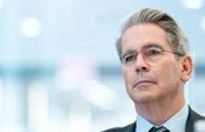 بالبلدي: وزير
      الخزانة
      الأمريكي:
      نفرض
      أقسى
      العقوبات
      على
      إيران