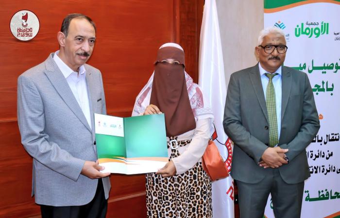 بالبلدي: محافظ
      سوهاج
      يسلم
      20
      رأس
      ماشية
      ومليون
      جنيه
      للأسر
      الأولى
      بالرعاية