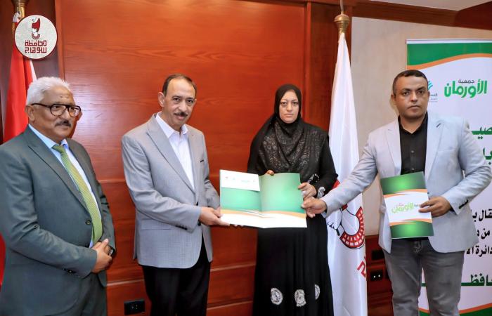 بالبلدي: محافظ
      سوهاج
      يسلم
      20
      رأس
      ماشية
      ومليون
      جنيه
      للأسر
      الأولى
      بالرعاية