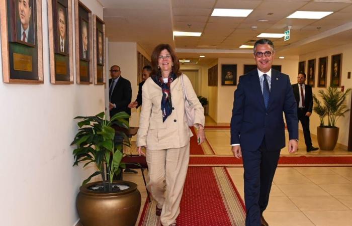 بالبلدي : بنك
      بيت
      التمويل
      الكويتي
      –
      مصر
      يبحث
      مع
      وزير
      التموين
      فرص
      التعاون
      ودعم
      المشروعات
      الاستراتيجية