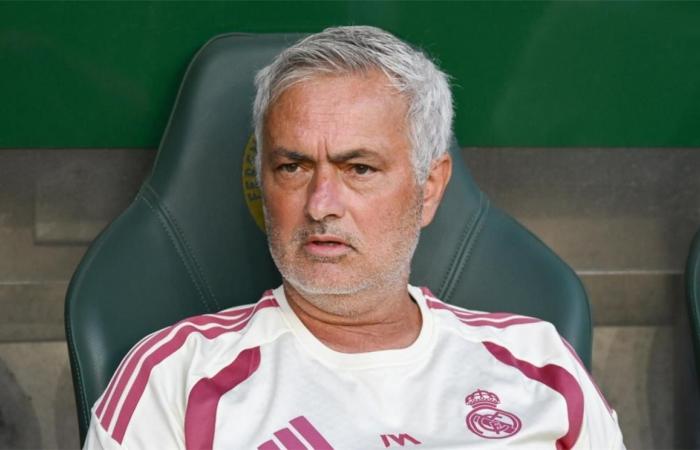 بالبلدي : مورينيو
      يصدم
      نجم
      ريال
      مدريد:
      ابحث
      عن
      نادي
      آخر