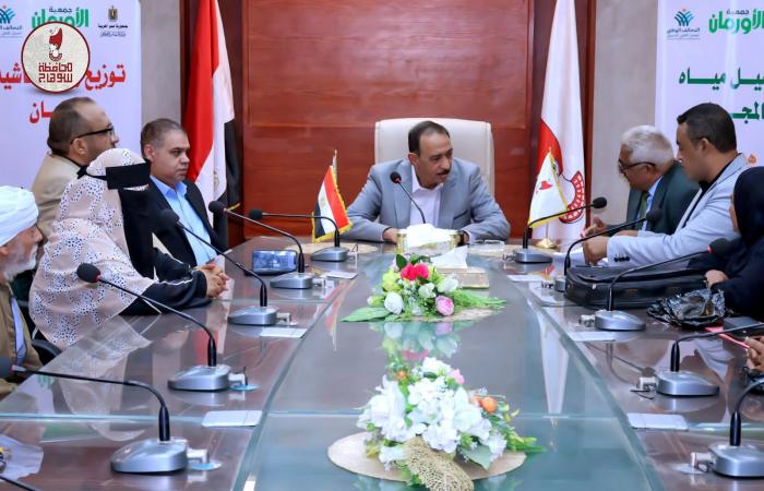 بالبلدي: محافظ
      سوهاج
      يسلم
      20
      رأس
      ماشية
      ومليون
      جنيه
      للأسر
      الأولى
      بالرعاية