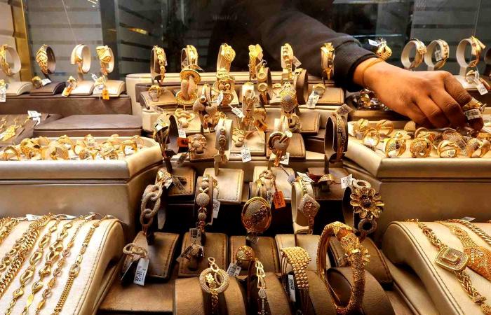 بالبلدي : ارتفاع
      أسعار
      الذهب
      اليوم
      الجمعة
      19
      أغسطس..
      عيار
      21
      يقفز
      145
      جنيه
      في
      آخر
      تحديث