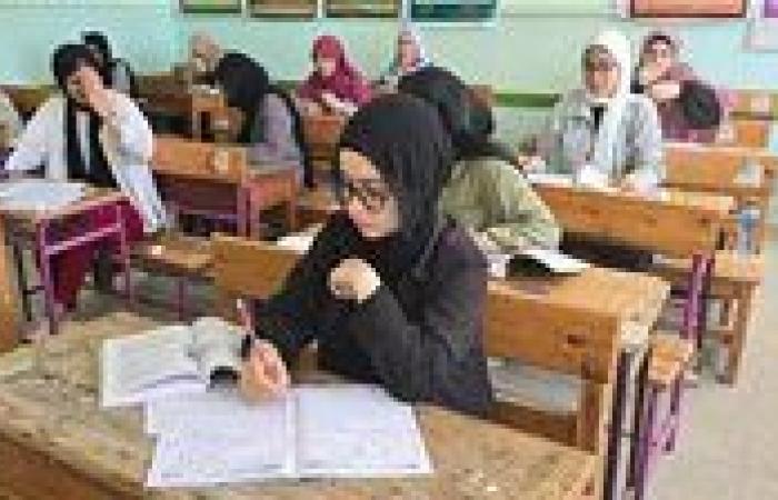 بالبلدي : غدًا..
      طلاب
      الثانوية
      العامة
      الدور
      الثاني
      يؤدون
      امتحاني
      اللغة
      العربية
      والتربية
      الدينية