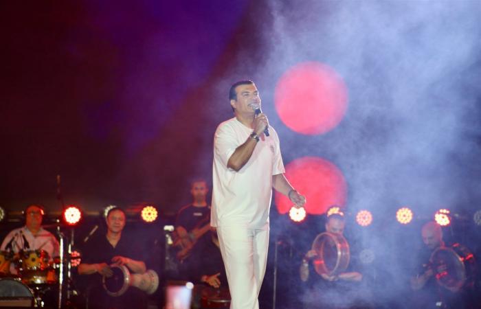 بالبلدي: إيهاب
      توفيق
      يشعل
      «يلا
      ساحل»
      في
      حفل
      "90
      نجوم
      التسعينات"