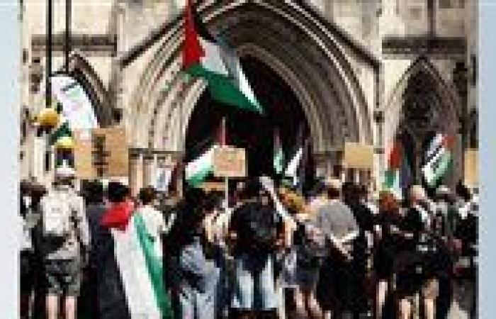 بالبلدي: القضاء
      البريطاني
      يستبعد
      تهم
      الإرهاب
      عن
      5
      نشطاء
      مؤيدين
      لفلسطين