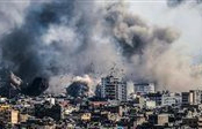 بالبلدي: مدفعية
      الاحتنلال
      تستهدف
      مناطق
      في
      خان
      يونس
      وغزة