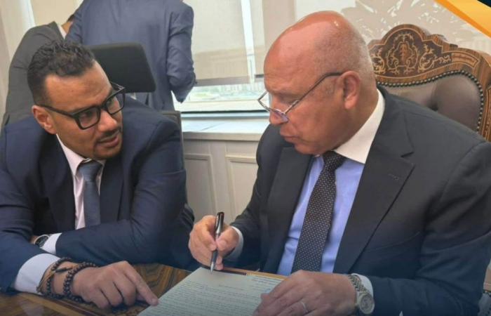 بالبلدي : بجهود
      النائب
      أحمد
      العجوز..
      وزارة
      النقل
      تعتمد
      تطوير
      4
      مزلقانات
      بإمبابة
      والمنيرة
      الغربية