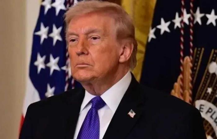 ترامب:
      الحرب
      الاقتصادية
      مع
      إيران
      لا
      تعني
      استبعاد
      الخيار
      العسكري..
      والدين
      الأمريكي
      يتجاوز
      40
      تريليون
      دولار