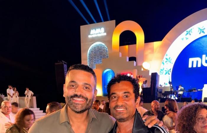 بالبلدي: بعد
      «إفراج»..
      عمر
      السعيد
      يلتقي
      عمرو
      سعد
      مجددًا
      في
      حفل
      شاهد
      بالساحل
      الشمالي