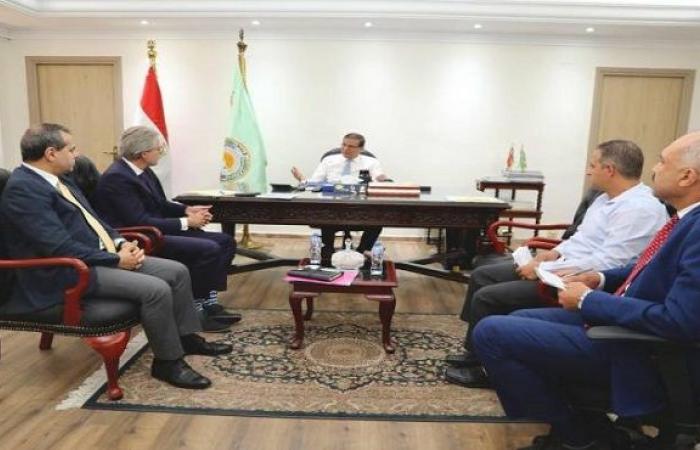 بالبلدي : «علاء
      فاروق»
      يفتح
      الباب
      أمام
      الاستثمارات
      الهولندية..
      تعاون
      مصري
      هولندي
      لنقل
      تكنولوجيا
      الري
      وتطوير
      الزراعة
      والتصدير