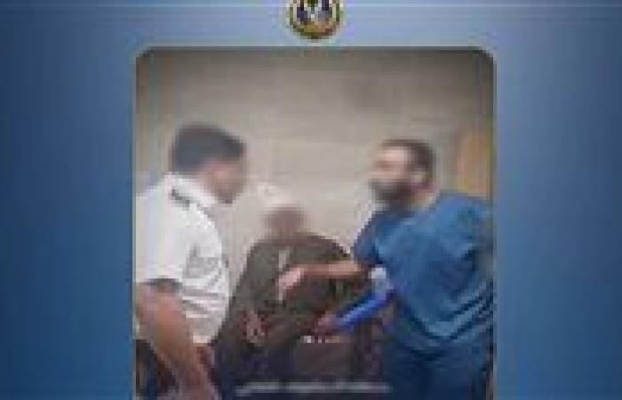 بالبلدي: الداخلية
      تكشف
      تفاصيل
      الفيديو
      المنتشر
      لضابط
      شرطة
      وطبيب
      داخل
      مستشفى
      بسوهاج