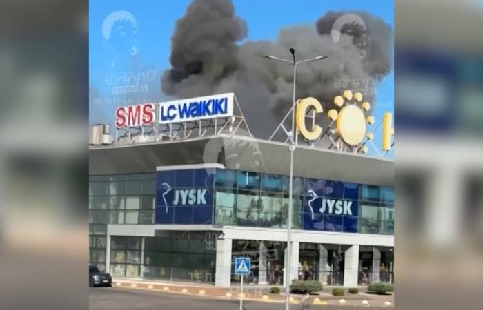بالبلدي: هجوم روسي بأسلوب "الضربة المزدوجة" على مركز تجاري أوكراني.. وزيلينسكي يتوعد بالرد
