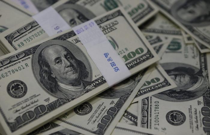 بالبلدي : الدولار
      يواصل
      الصعود
      أمام
      الجنيه..
      العملة
      الأمريكية
      تقترب
      من
      51
      جنيهًا
      في
      البنوك
      اليوم
      الأحد