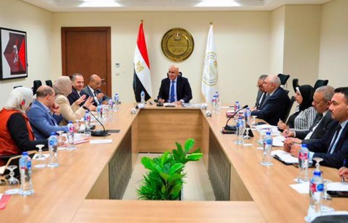 بالبلدي: وزير
      التربية
      والتعليم
      يتابع
      جاهزية
      المدارس
      وخطط
      التوسع
      في
      الأبنية
      التعليمية
      قبل
      العام
      الدراسي
      الجديد