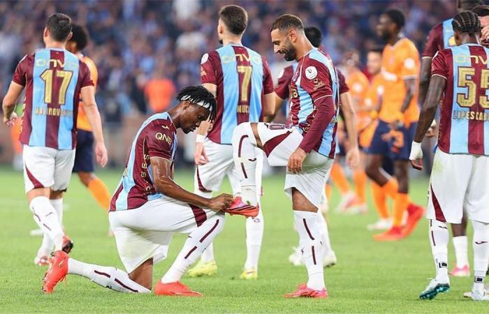 بالبلدي : فيديو
      |
      نجم
      طرابزون
      المنتظر
      يغازل
      محمد
      صلاح:
      وجه
      مألوف
      ينتظرني
      هناك