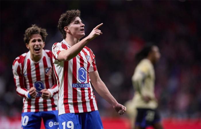 بالبلدي : برشلونة
      يعود
      إلى
      هدفه
      القديم
      بعد
      فشل
      ضم
      ألفاريز