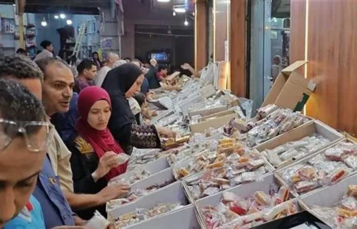 «الأزهر
      للفتوى»
      يحسم
      الجدل
      بشأن
      حكم
      شراء
      حلوى
      المولد
      النبوي