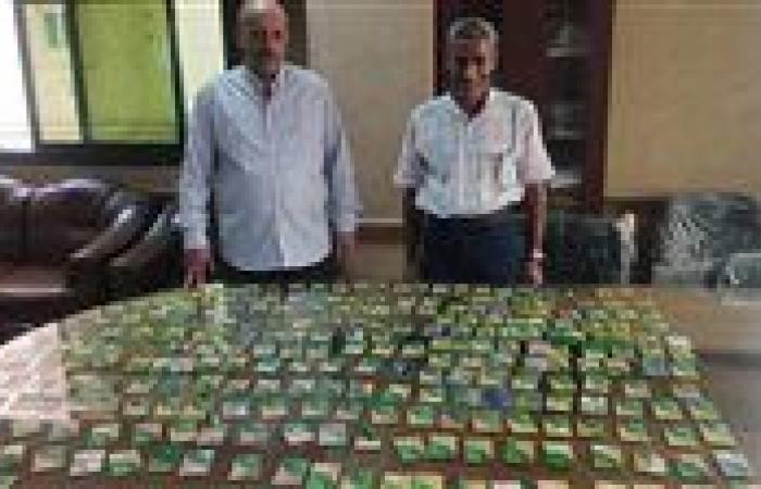 بالبلدي: بالصور..ضبط
      270
      بطاقة
      و2.1طن
      دقيق
      مدعم
      و1150
      رغيفًا
      قبل
      تسريبها
      للسوق
      السوداء
      بالغربية