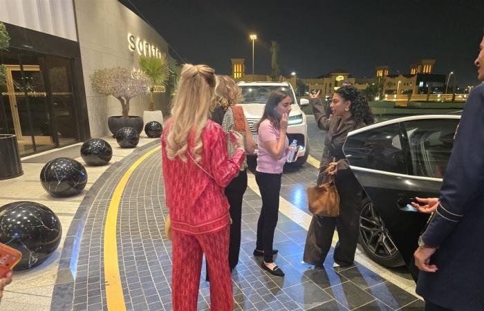 بالبلدي : حضور
      أبطال
      «الست
      لما»
      في
      العرض
      الخاص
      بالسعودية
      ينفي
      شائعات
      الخلافات
      داخل
      فريق
      العمل