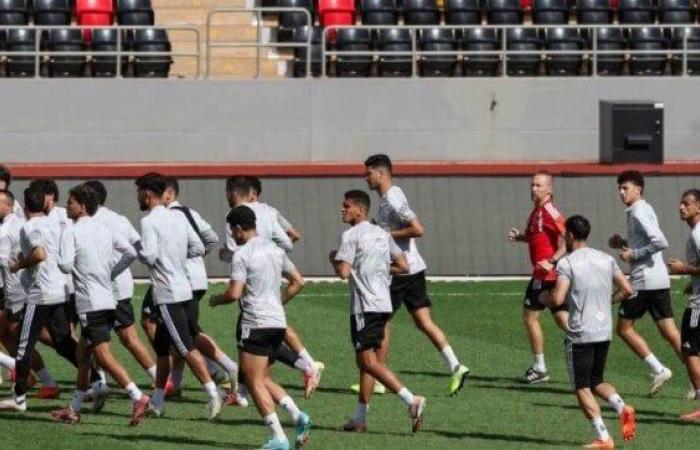 بالبلدي : الأهلي
      يبدأ
      الاستعداد
      لمباراة
      المقاولون
      بكأس
      عاصمة
      مصر