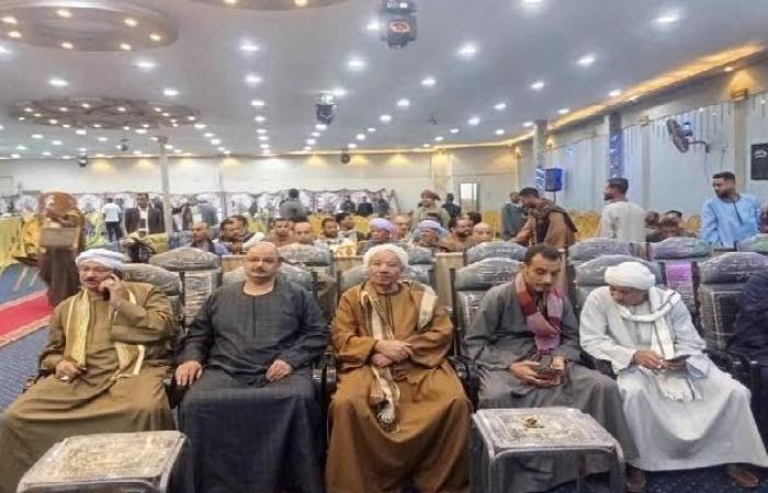بالبلدي: رجال
      الأمن
      يكتبون
      كلمة
      النهاية
      لخصومة
      فرشوط..
      الصلح
      يعيد
      المحبة
      ويطوي
      صفحة
      الخلاف
      بين
      أبناء
      العمومة