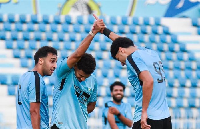 بالبلدي : فيديو..
      غزل
      المحلة
      يفوز
      على
      أبو
      قير
      للأسمدة
      بهدف
      في
      الدوري
      المصري