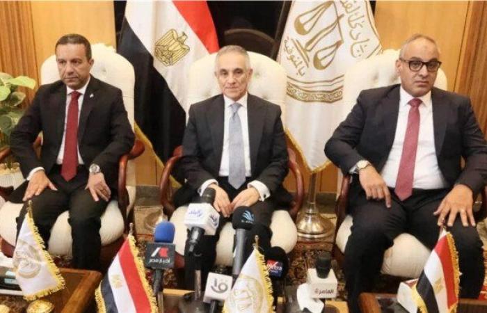 بالبلدي : نادي
      قضاة
      المنوفية
      يمنح
      وزير
      العدل
      الرئاسة
      الشرفية