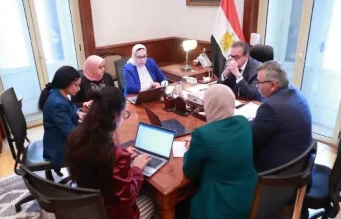 وزير
      الصحة
      يوجه
      بتسريع
      تنفيذ
      المشروعات
      القومية
      بالمحافظات..
      ومحاسبة
      المقصرين