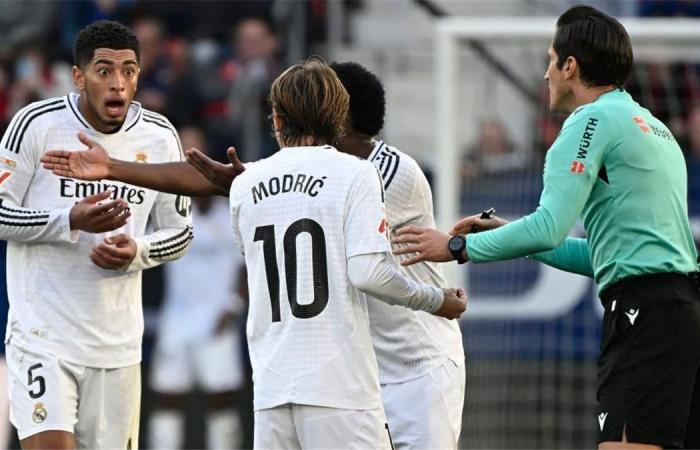 بالبلدي : طرد
      بيلينجهام
      سابقًا..
      من
      هو
      حكم
      مباراة
      ريال
      مدريد
      وراسينج
      سانتاندير؟