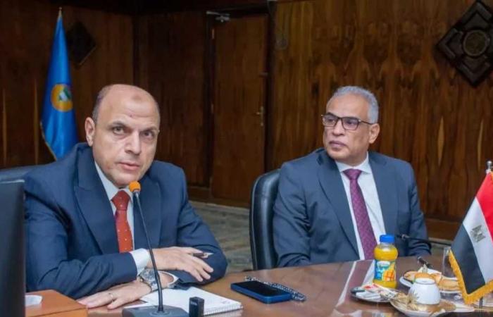 مجلس
      جامعة
      طنطا
      يناقش
      المبادرات
      الوطنية
      والتنموية
      ومخرجات
      منتدى
      مصر
      2026بحضور
      المحافظ