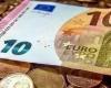 سعر
      اليورو
      اليوم
      الخميس
      13
      أغسطس
      2026
      في
      البنوك..
      تحديث
      لحظي