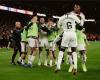 بالبلدي : سبورت
      تشيد
      بمستوى
      لاعب
      ريال
      مدريد:
      استعرض
      عضلاته
      في
      الكلاسيكو