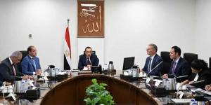 رئيس
      الوزراء
      يتابع
      جهود
      زيادة
      المخزون
      الاستراتيجي
      من
      المنتجات
      البترولية