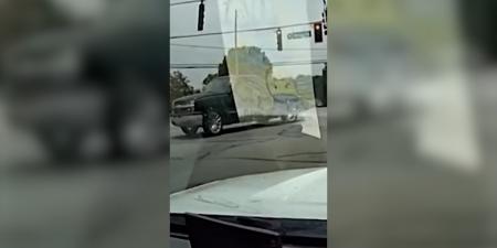belbalady لحظة قذف طفل من سيارة في حادث مروع.. كاميرا شرطة توثق المشهد