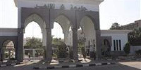 بالبلدي : جامعة
الأزهر
تعزل
الدكتور
محمد
توفيق
حديد
المدرس
بكلية
الدراسات
الإسلامية
والعربية
بنين