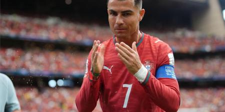 بالبلدي : فيديو
|
جماهير
البرتغال
تستفز
رونالدو
بـ
ميسي
بعد
التعادل
أمام
الكونغو
في
كأس
العالم