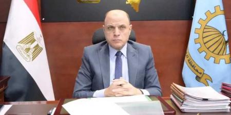 ضربة
استباقية
في
كفر
الزيات..
تموين
الغربية
يضبط
مصنعًا
سريًا
لمستحضرات
التجميل
داخل
مزرعة
دواجن