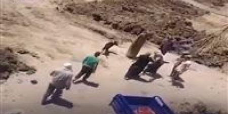 بالبلدي: الداخلية
      تكشف
      تفاصيل
      الفيديو
      المنتشر
      بشأن
      اقتحام
      منزل
      وتحطيم
      ماكينة
      رى
      بالشرقية