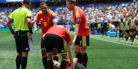 بالبلدي: لقطة مونديالية.. أطباء يتراجعون عن إسعاف لاعب بلجيكا داخل الملعب لهذا السبب