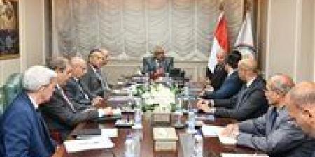 بالبلدي: الإنتاج
الحربي
تبحث
مع
Hellenic
اليونانية
توسيع
التعاون
في
الصناعات
الدفاعية